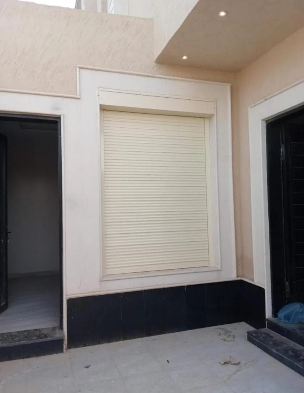 shutter-window-riyadh-03 - خدمات البوابات الكهربائية - في الرياض بالسعودية - بواسطة أبو رائد - منصة صيانة أونلاين - خدمات البوابات الكهربائية - في الرياض بالسعودية - بواسطة أبو رائد - منصة صيانة أونلاين